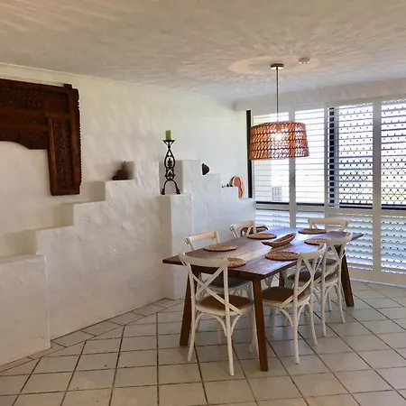 Breakers North Absolute Beachfront Apartments - Official-3